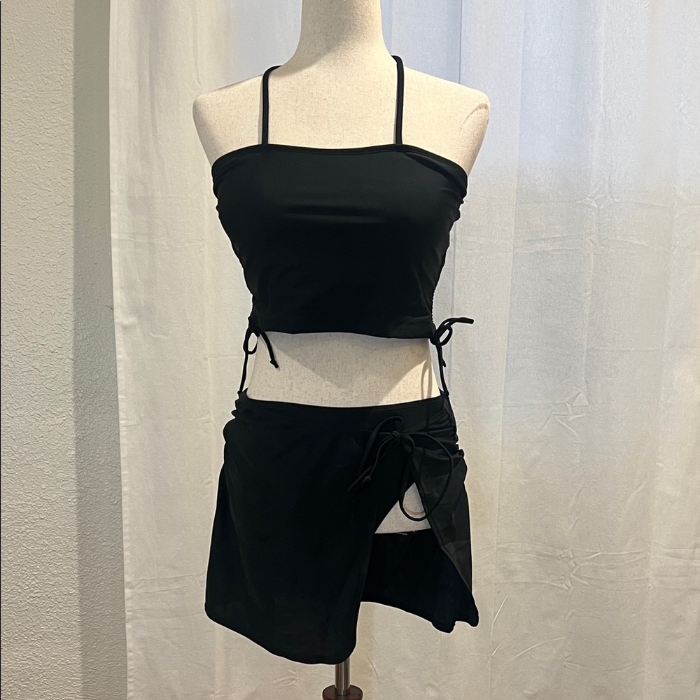 Tahari 3 Piece Black Bikini with Matching Sarong. size L. NWT.